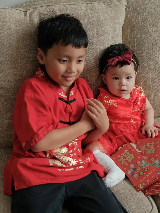 6 Potret Larissa Chou Rayakan Imlek Bareng Keluarga, Anaknya Senang Dapat Angpao
