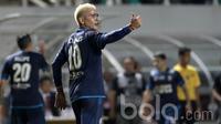 Christian Gozales saat beraksi pada laga final Piala Presiden 2017 di Stadion Pakansari, (12/3/2017). Arema keluar sebagai juara setelah menang 5-1. (Bola.com/Nicklas Hanoatubun)