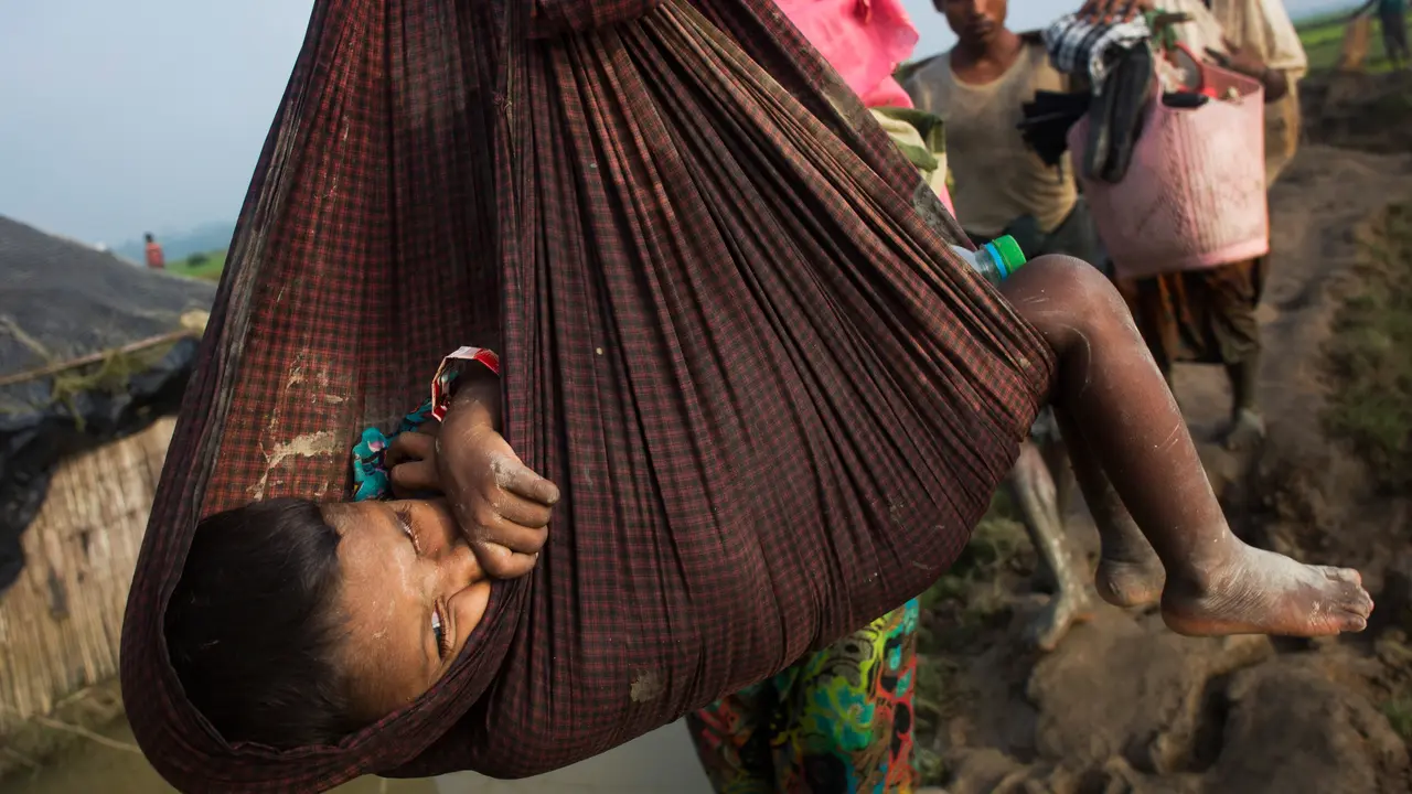 Memilukan, Begini Perjuangan Warga Rohingya Menyelamatkan Diri ke Bangladesh