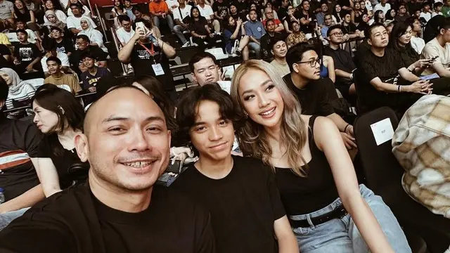 Gaya Bunga Citra Lestari. [@itsmebcl]