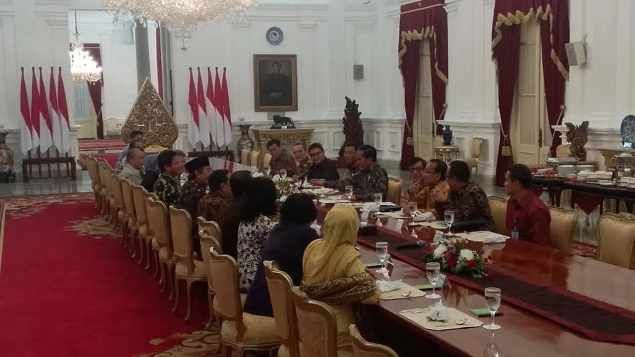Presiden Jokowi bertemu Komnas HAM di Istana Merdeka. 