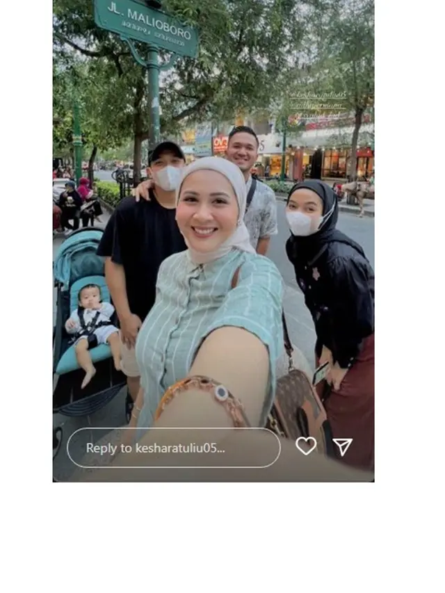 Ajak Anak, Ini 6 Momen Liburan Kesha Ratuliu dan Suami di Jogja