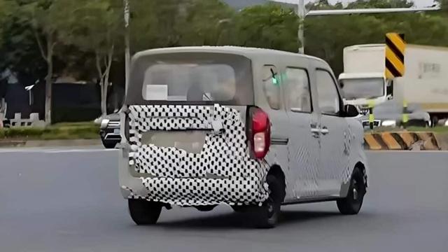 Wuling Mulai Uji Jalan Mobil Listrik Hongguang Plus (Carnewschina)