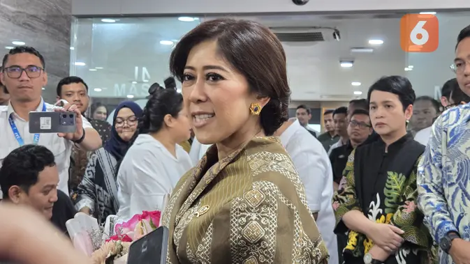 <p>Meutya Hafid, Menteri Komunikasi dan Digital di Kabinet Merah Putih Prabowo-Gibran hadir di kantor Kementerian di Jakarta, Senin (21/10/2024). (Liputan6.com/ Agustin Setyo Wardani)</p>