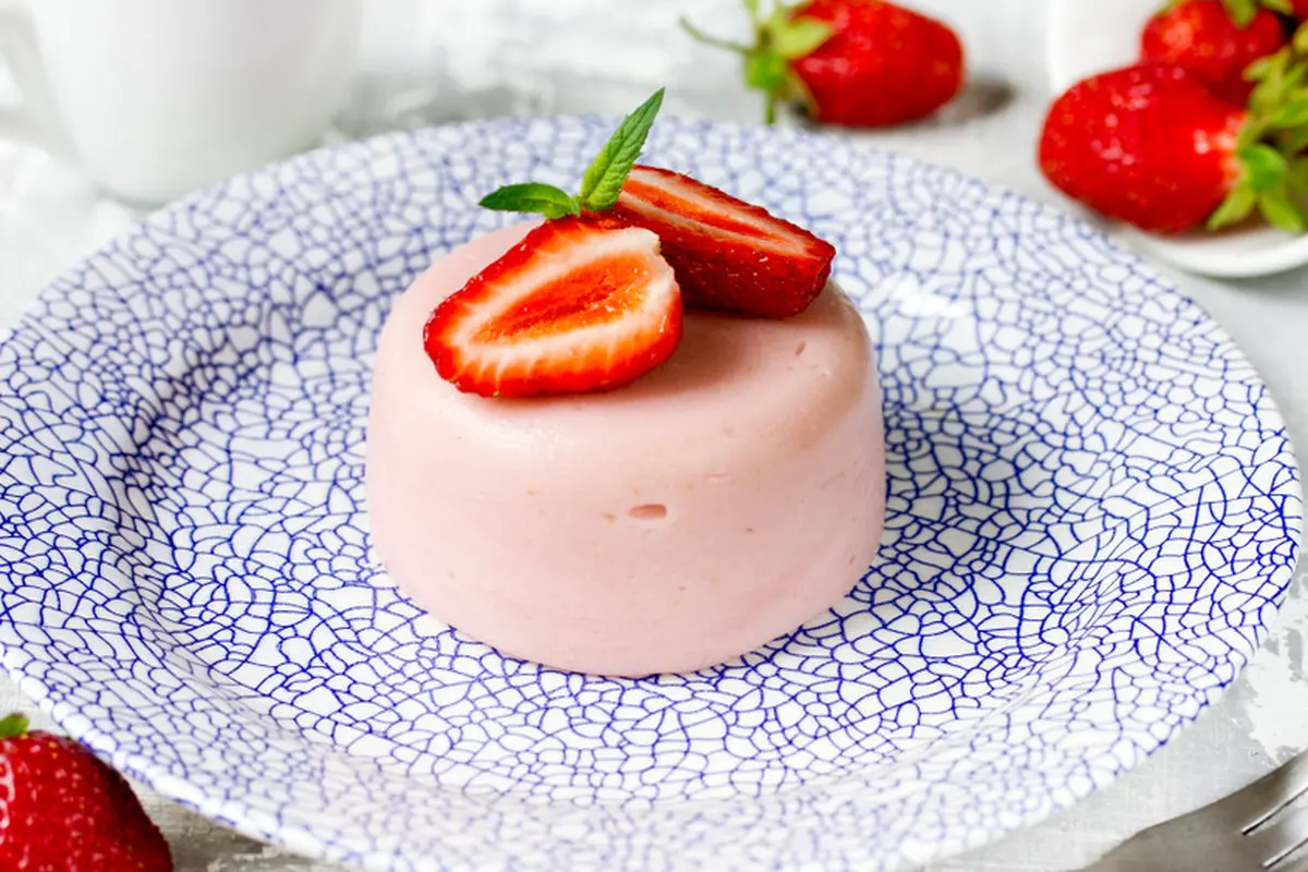 Puding stroberi