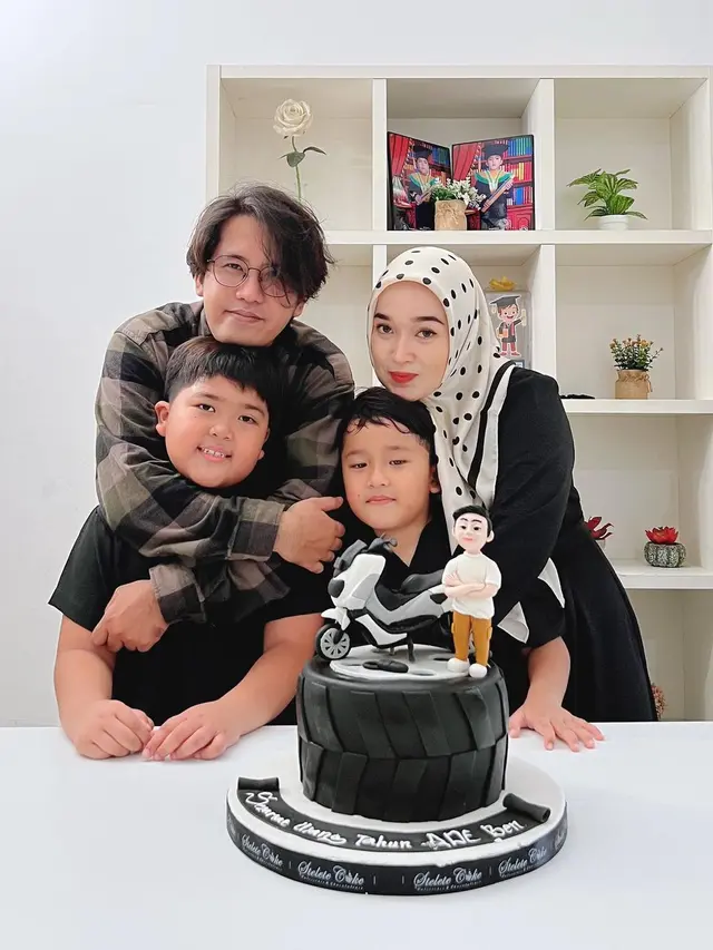 Ririe Fairus dan Ayus Sabyan rayakan ultah ke-8 Ben, anak kedua mereka (Foto: instagram ririe_fairus)