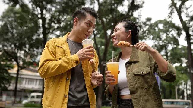 couple bahagia kencan