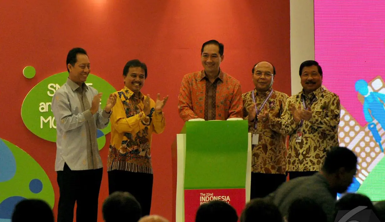 Dari kiri-kanan : Johnny Darmawan, Roy Suryo, Muhammad Lutfi, Sudirman MR, Budi Darmadi saat menghadiri pembukaan IIMS 2014, Jakarta, Kamis (18/9/2014) (Liputan6.com/Miftahul Hayat)