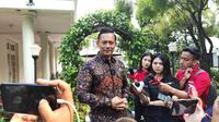 Menteri Agraria dan Tata Ruang/Kepala Badan Pertanahan Nasional (ATR/BPN) Agus Harimurti Yudhoyono (AHY)&nbsp;usai bertemu Wakil Presiden (Wapres) Ma'ruf Amin, di rumah dinas wapres, Menteng, Jakarta Pusat, Sabtu (24/2/2024). (Merdeka.com/Bachtiarudin Alam)