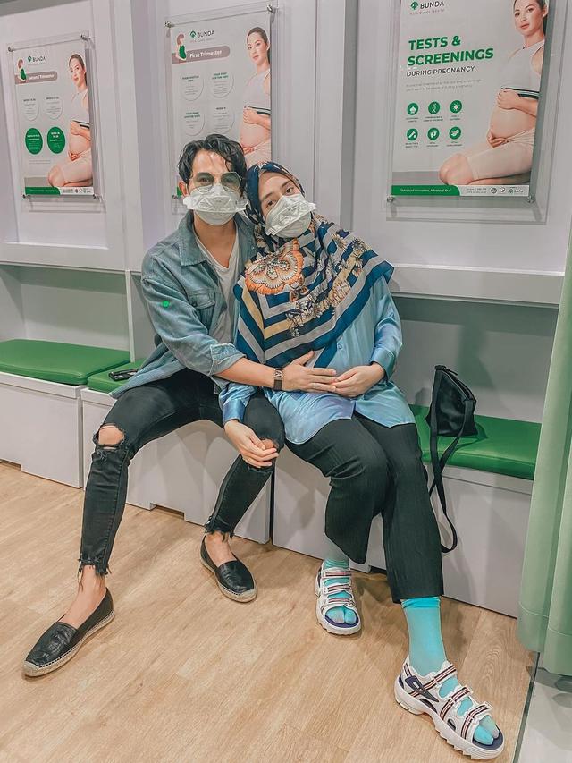 6 Gaya Fairuz A Rafiq dengan Baby Bump Kehamilan Ketiga, Menawan