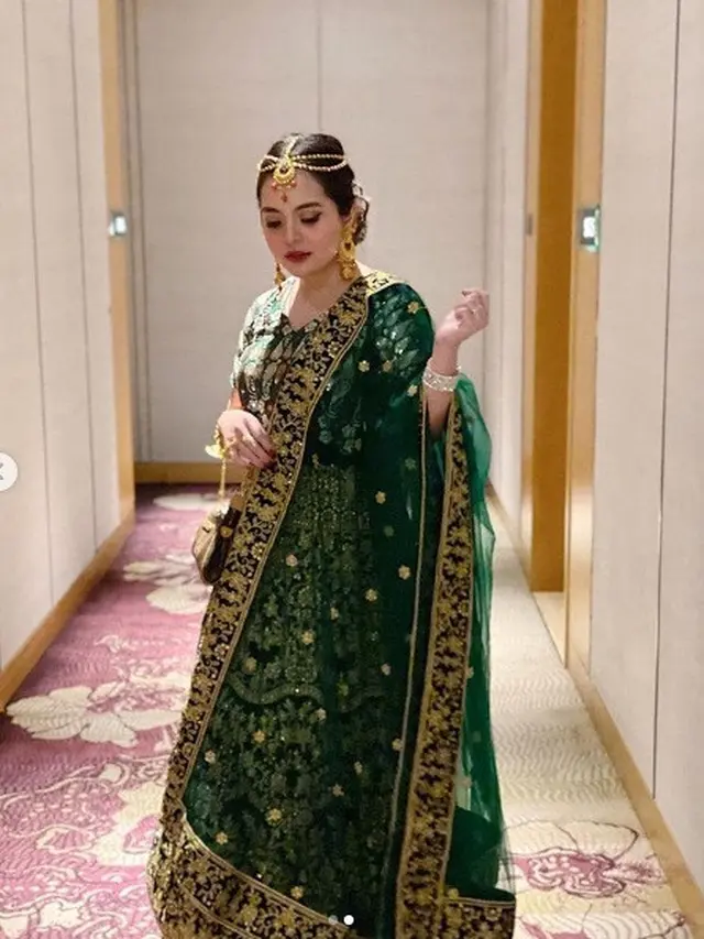 Penampilan 10 Seleb Wanita dengan Busana ala India, Bak Artis Bollywood