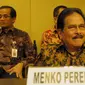 Menko Bidang Perekonomian Sofyan Djalil saat tiba di Gedung Parlemen, Senayan, Jakarta, Rabu (18/02/2015). Kedatangan Sofyan untuk memberikan penjelasan kepada DPD RI terkait kenaikan harga BBM (Liputan6.com/Andrian M Tunay)