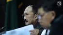 Terdakwa dugaan merintangi penyidikan dugaan korupsi e-KTP, Fredrich Yunadi saat mengikuti sidang lanjutan di Pengadilan Tipikor, Jakarta, Kamis (29/3). Sidang mendengarkan keterangan saksi. (Liputan6.com/Helmi Fithriansyah)