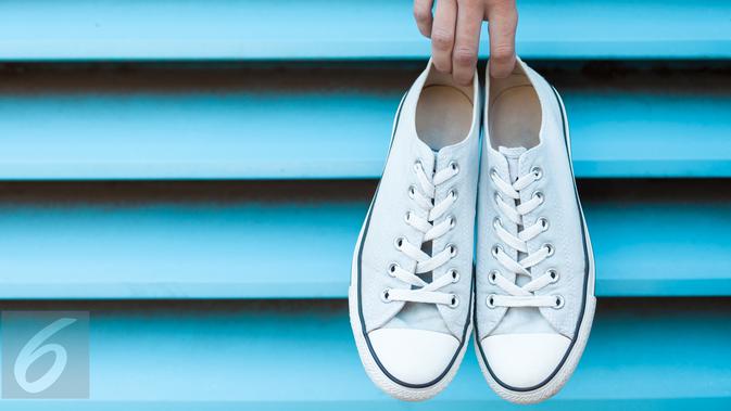 8 Cara  Membersihkan  Sepatu Putih  yang  Mudah dan Efektif 