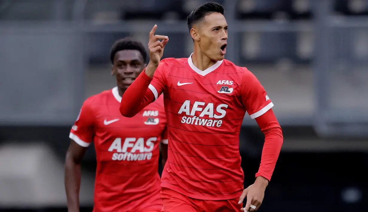 Bersama Timnas Belanda, ia baru tampil di level yunior, yaitu U-20. Total tampil dalam 3 laga, dimana debutnya terjadi saat laga melawan Timnas U-20 Italia di ajang U-20 Elite League. Belanda menang 3-2 atas Italia dalam laga yang digelar pada 20 November 2018. (twitter/europacnfleague)