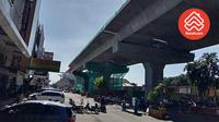 Hadirnya infrastruktur-infrastruktur transportasi baru, terutama sejak diujicobanya LRT Jakarta dengan jalur lintasan Kelapa Gading-Velodrome juga mendorong geliat pasar properti di kawasan ini.
