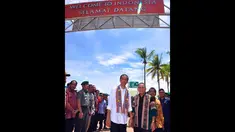 Presiden Joko Widodo saat berada di perbatasan Indonesia - Timor Leste, NTT, Sabtu (20/12/2014). (Rumgapres/Agus Suparto)