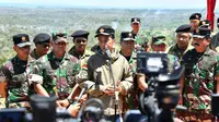 Jokowi menyaksikan latihan TNI di Natuna