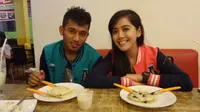 Syakir Sulaiman didukung pacar, Putri Violla. Putri berharap Sriwijaya FC juara Piala Presiden 2015. (Bola.com/Robby Firly)