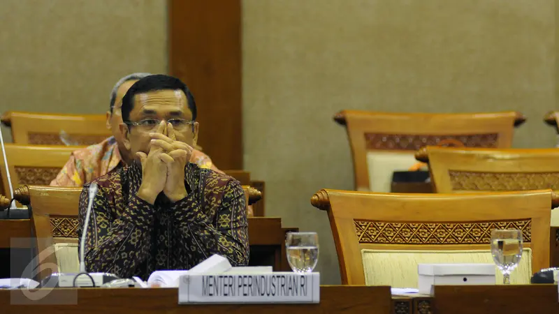 20151126-Menteri Perindustrian Saleh Husin Susul Mendag Limbong Rapat dengan Komisi VI-Jakarta