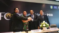 Sekjen AFC, Dato Windsor Jhon (kedua dari kanan), siap membantu dan bekerja sama dengan PSSI. (Bola.com/Benediktus Gerendo Pradigdo)