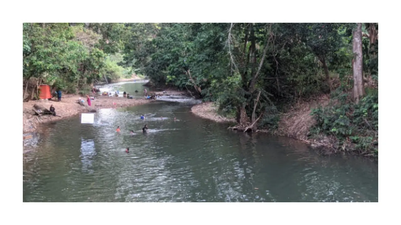 Suasana di sepanjang aliran Sungai Tangkas, Kampung Karang Umpu, Kecamatan Blambangan Umpu, Waykanan. Foto (Liputan6.com/Ardi)