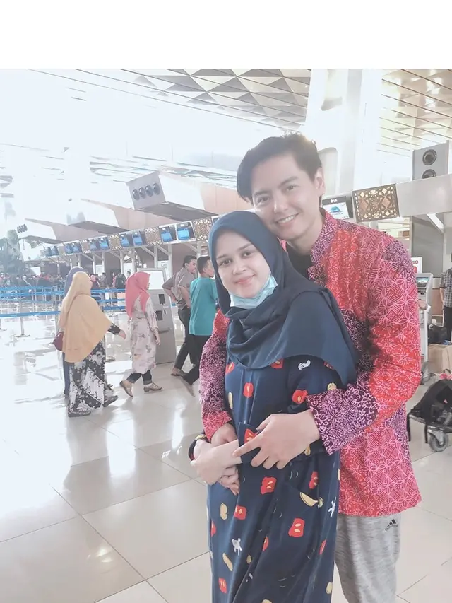 7 Momen Cut Meyriska Lepas Roger Danuarta Umrah Sendiri, Mesra Banget