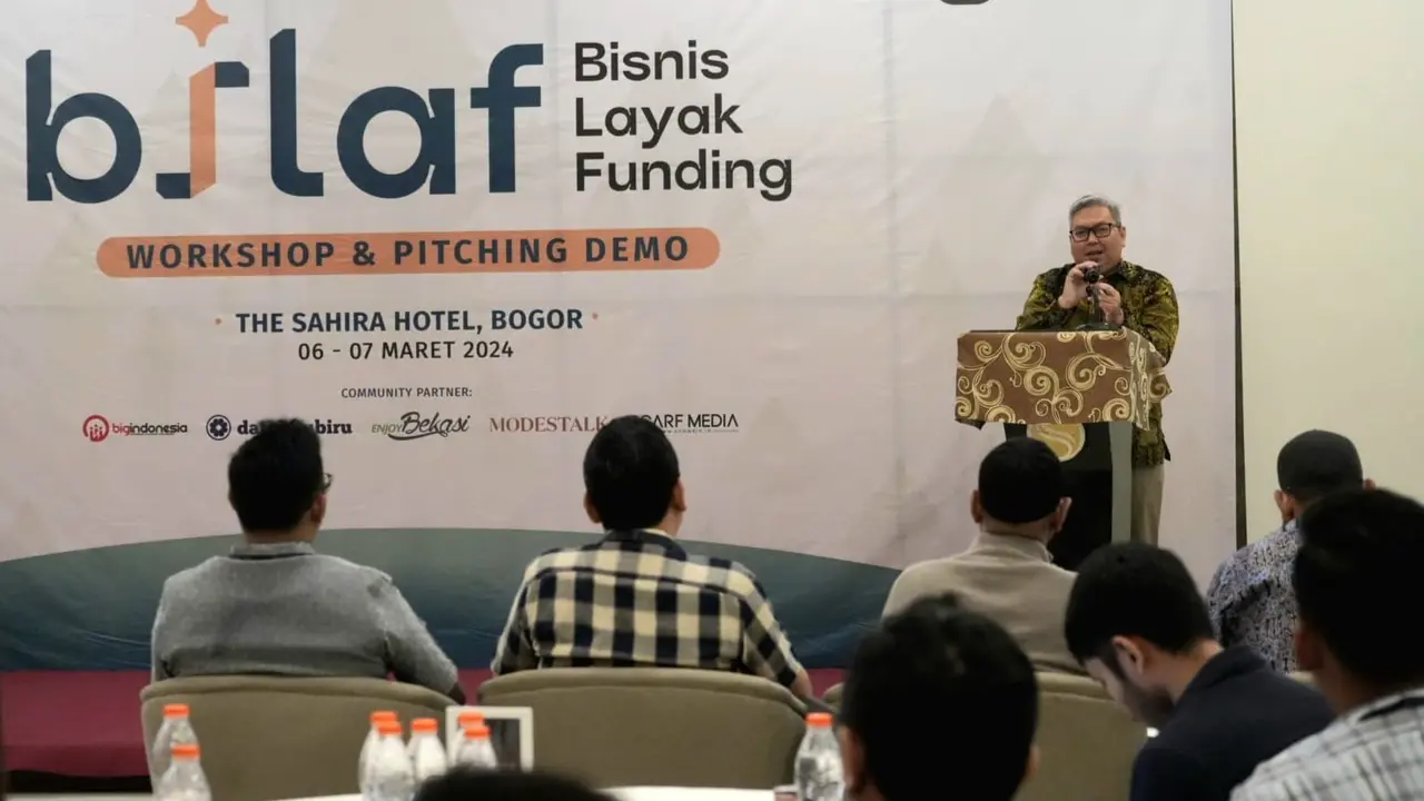Asisten Deputi Pembiayaan dan Investasi UKM KemenKopUKM Temmy Satya Permana membuka acara Workshop dan Pitching Demo Bisnis Layak Funding (BisLaf) di Bogor, Kamis (7/3/2024). (Dok KemenkopUKM)