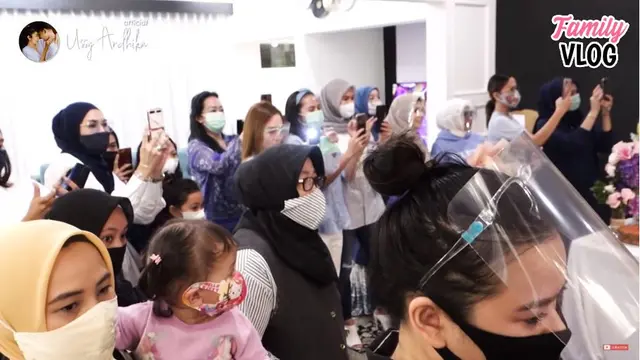 Momen Kejutan Ultah Ussy Sulistiawaty yang Ke-39