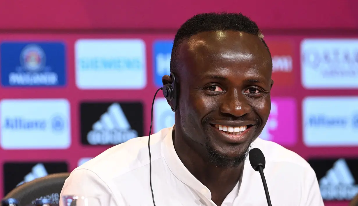 Mane sendiri ditebus oleh Bayern Munchen dengan harga 32 juta euro dari Liverpool. Keinginannya untuk mencari pengalaman baru mempermudah langkah FC Hollywood merekrut dirinya meski kontraknya di Anfield masih tersisa satu tahun lagi. (AFP/Christof Stache)