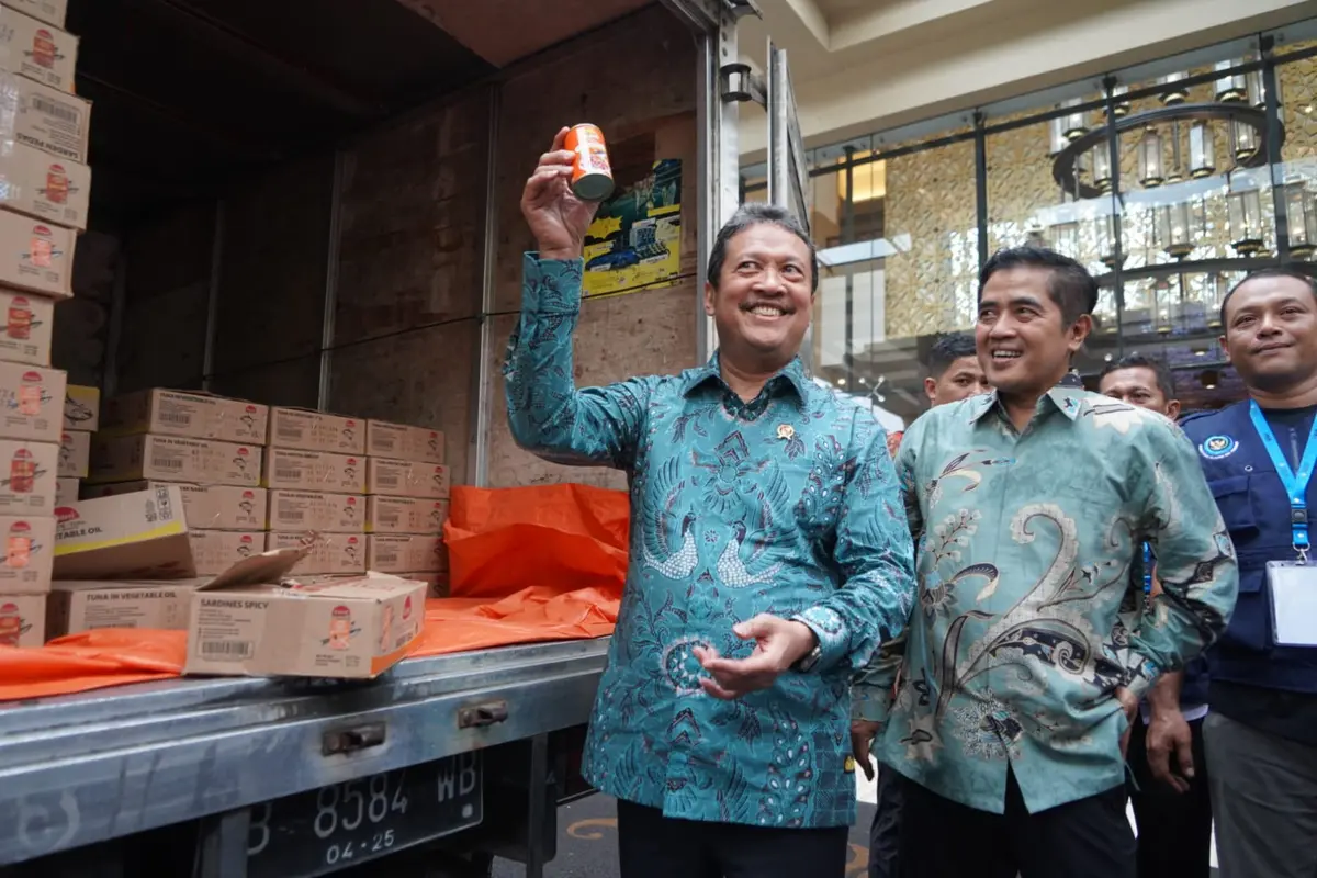 Kementerian Kelautan dan Perikanan (KKP) menebar 10.000 ikan kaleng di Yogyakarta. Ini menyasar tempat seperti pondok pesantren hingga masjid.