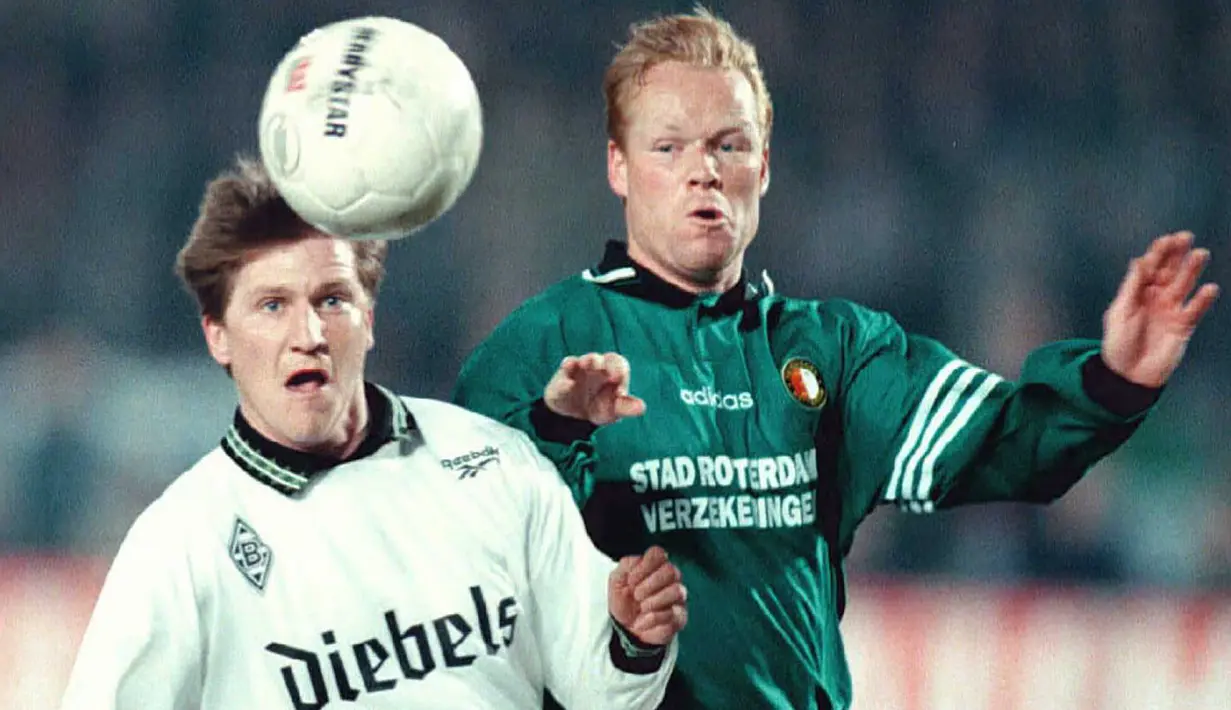 6. Ronald Koeman - Pelatih Belanda ini menjadi satu dari libero terbaik yang pernah ada di dunia pada era 80an hingga 90an. Pada Piala Eropa 1988 bek Barcelona ini menjadi salah satu andalan dari pasukan Oranye. (AFP/Oudenaardden Kluiters)