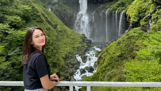 Luna Maya, foto unggahan satu tahun pacaran dengan Maxime Bouttier
