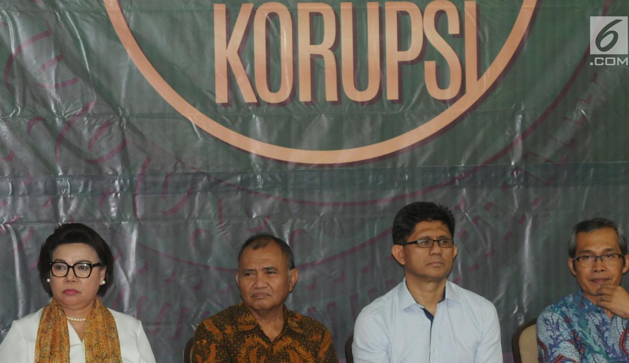 Ketua KPK Basaria Pandjaitan, Ketua KPK Agus Rahardjo, Wakil Ketua KPK Laode Muhammad Syarif dan Alexander Marwata saat menjadi pembicara diskusi " Sucikan Diri Lawan Korupsi" di gedung KPK, Jakarta, Jumat (25/5). (Merdeka.com/Dwi Narwoko)