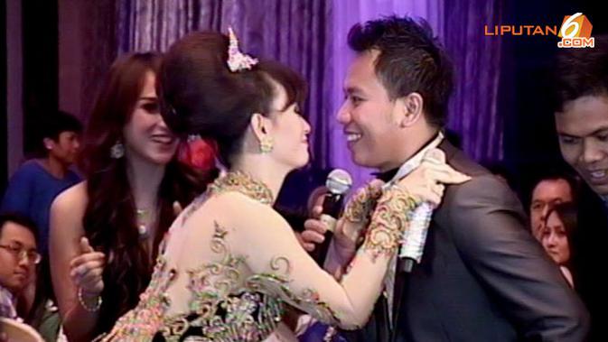 Bertunangan, Zaskia Gotik Sudah 'Ditiduri' Vicky 