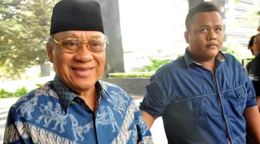 Politisi Partai Demokrat, Mahyuddin, tiba di Gedung KPK, Jakarta, Rabu (5/11/2014). (Liputan6.com/Miftahul Hayat) 