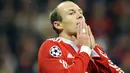 Kekecewaan winger Bayern Muenchen, Arjen Robben setelah timnya kalah 0-2 dari Bordeaux di penyisihan Grup A Liga Champions yang digelar di Allianz-Arena, 3 November 2009. AFP PHOTO DDP / OLIVER LANG 