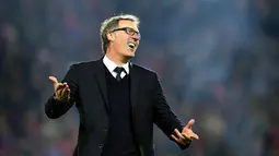 2. Pengalaman Laurent Blanc melatih klub besar Eropa membuatnya dianggap cocok untuk membesut Barcelona. Saat masih berkarier dengan Paris Saint-Germain, Laurent Blanc mampu mempersembahkan 11 trofi selama tiga musim. (AFP/Franck Fife)