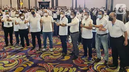 Menteri Koordinator Bidang Ekonomi Airlangga Hartarto bersama jajaran Direksi Bank BRI, BNI, Askrindo serta Tokopedia foto bersama pada acara dialog dan talkshow “Antara Tren Produk dan Konsumen di Bandung, Jumat (04/06/2021). (Liputan6.com/HO/Askrindo)