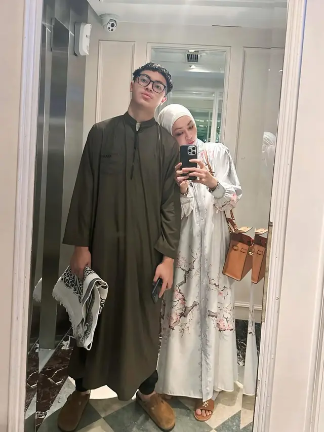 Keanu Massaid dan Angelina Sondakh