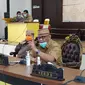 Gubernur Gorontalo Rusli Habibie menyesalkan keputusan pusat, dalam hal ini menteri kesehatan, yang menolak usulan pemberlakukan Pembatasan Sosial Berskala Besar (PSBB) terkait pandemi Covid-19. (Liputan6.com/ Arfandi Ibrahim)