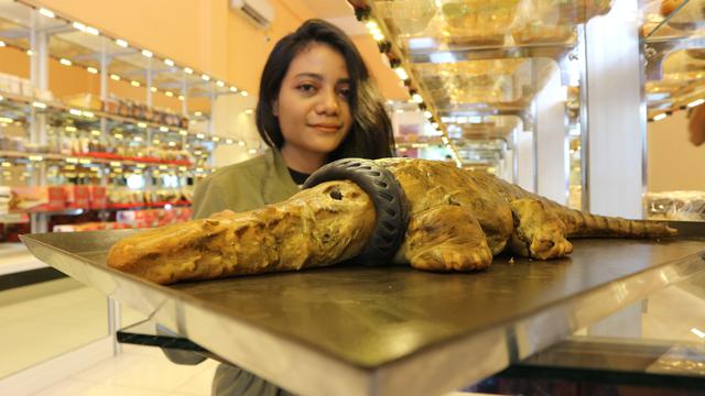 Roti Buaya Berkalung Ban Muncul Di Kota Palu Regional Liputan6 Com