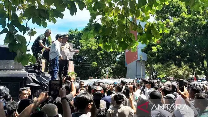 Warga Bentrok dengan Aparat di Hari Damai Aceh Dibebaskan