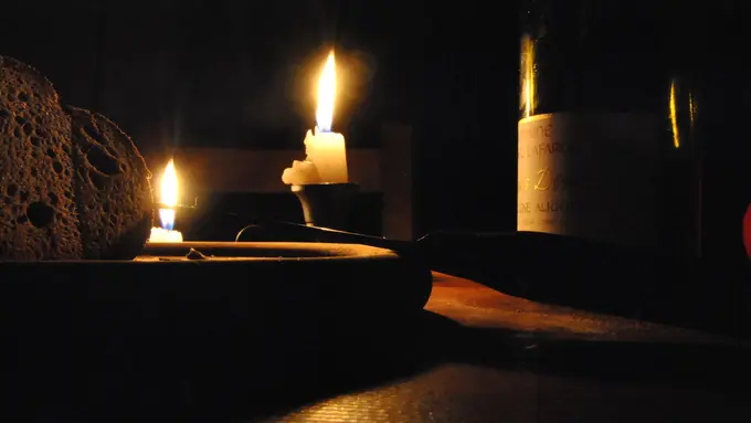 18 Hal Gokil yang Cuma Terjadi Saat PLN Padamkan Listrik