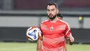 Jordi Amat di latihan terakhir Persija Jakarta jelang laga melawan Madura United yang digelar di Stadion Gelora Madura Ratu Pamelingan, Pamekasan, Jumat (23/10/2025).