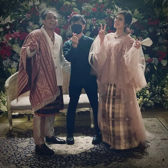 Potret Seleb Hadiri Pernikahan Arie Kriting dan Indah Permatasari. (Sumber: Instagram/arie_kriting/tagged)