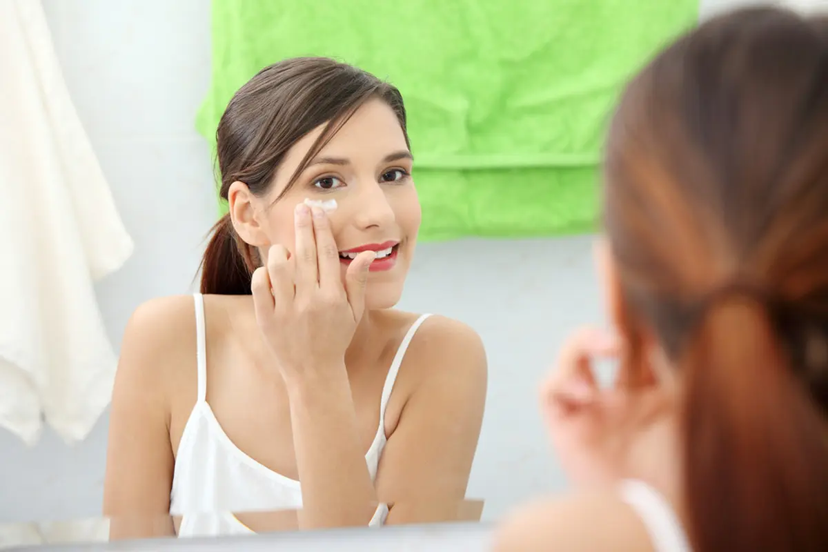 ilustrasi eye cream/B-D-S Piotr Marcinski/shutterstock
