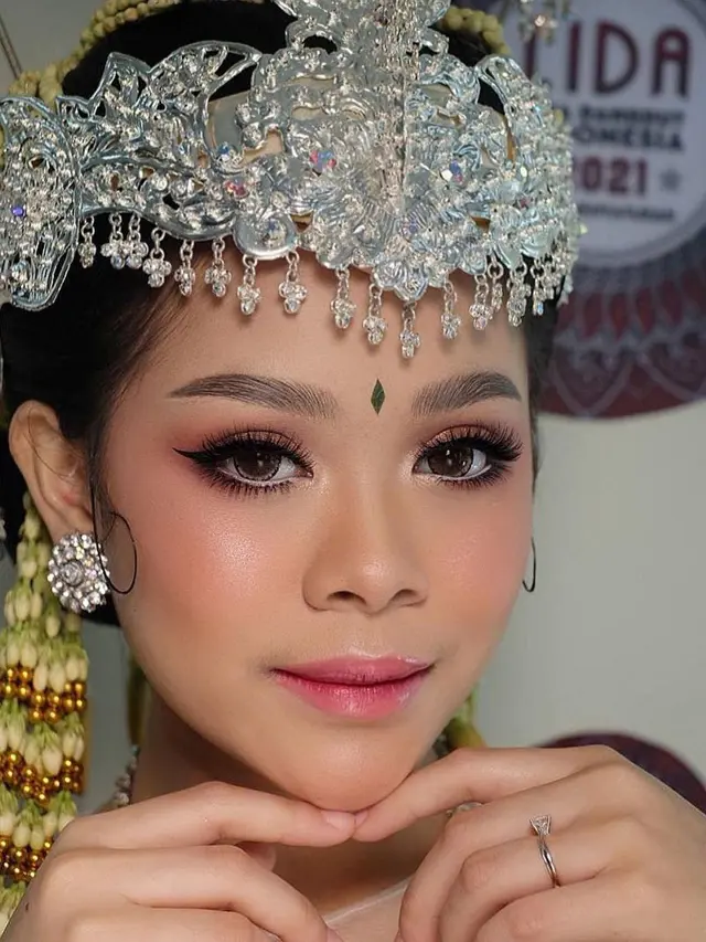 6 Gaya Meli LIDA dalam Busana Pengantin Ini Curi Perhatian