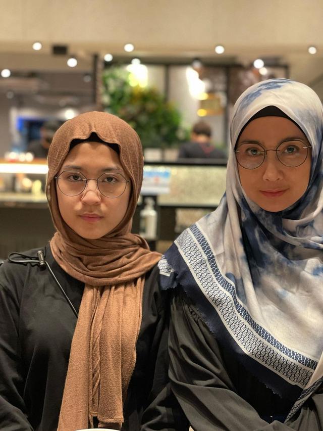 Disebut Makin Mirip, Ini 6 Momen Manis Dessy Ratnasari dan Putrinya