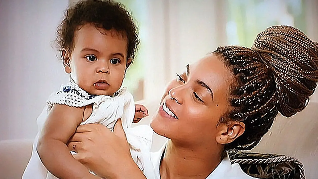 beyonce-131125c.jpg